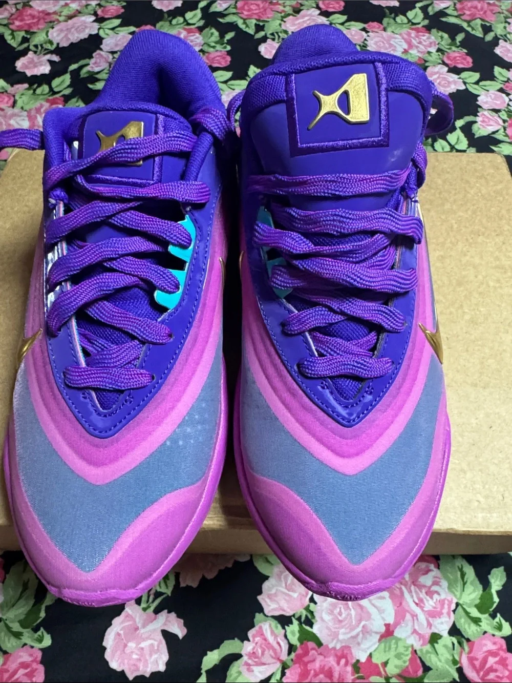 NEW Nike Women's Purple and Pink Athletic Sneakers with Gold Accents